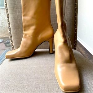Heeled boots